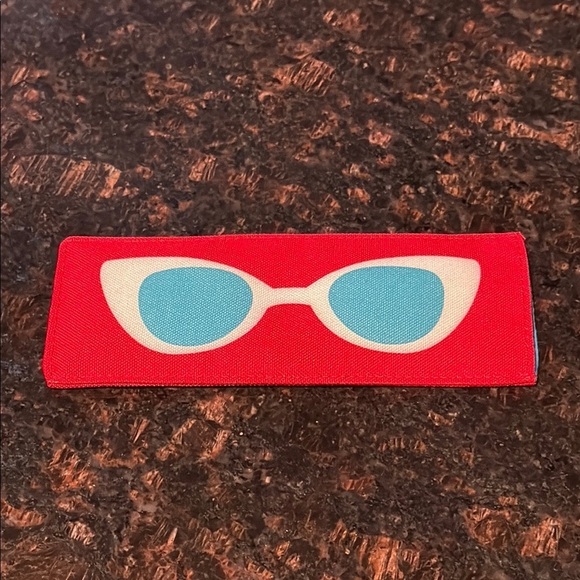 Boutique Other - Sunglasses Sleeve / Case